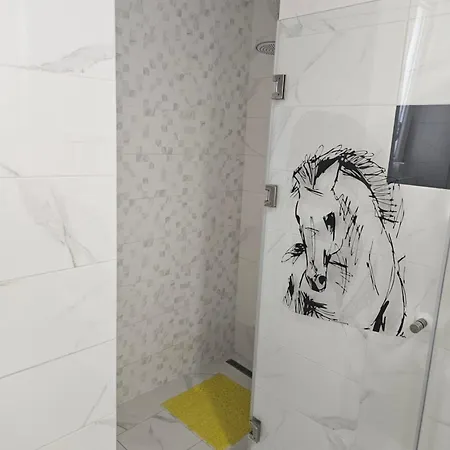 Miss Lux * Младеновац