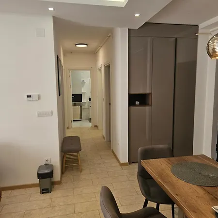 Miss Lux Младеновац